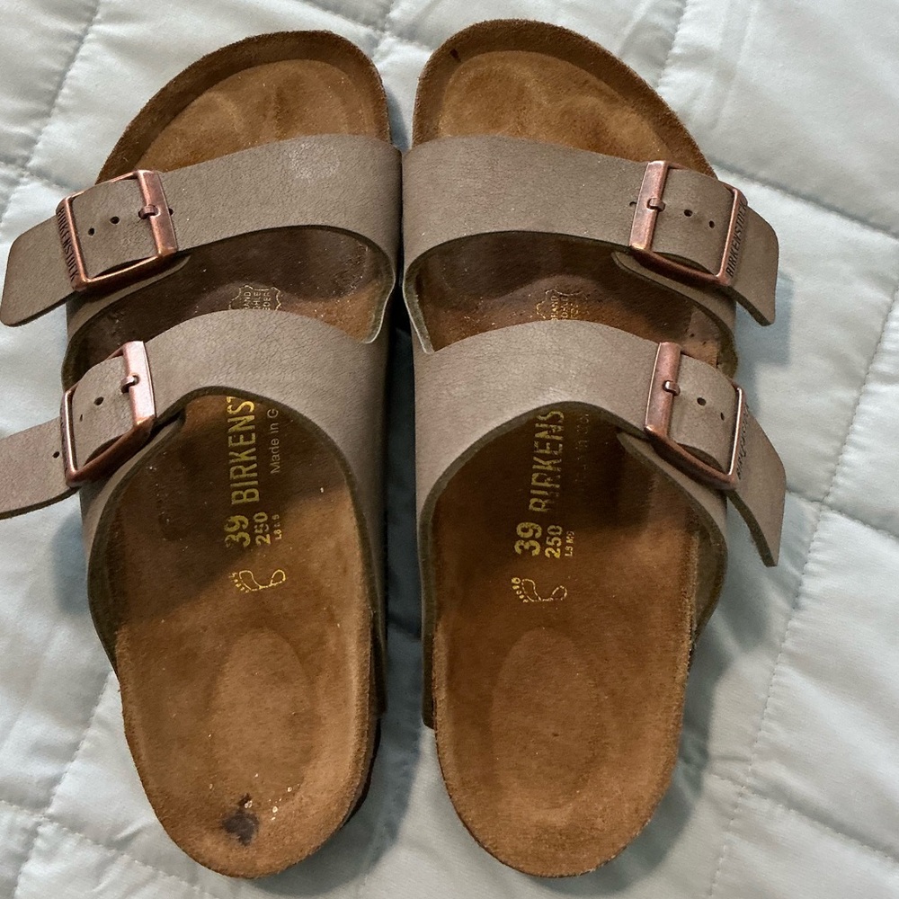 8.5-9/39 regular/wide Arizona Birkenstock sandals